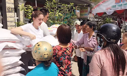 Ngoc Trinh len ke hoach phat 16 tan gao lam tu thien-Hinh-2