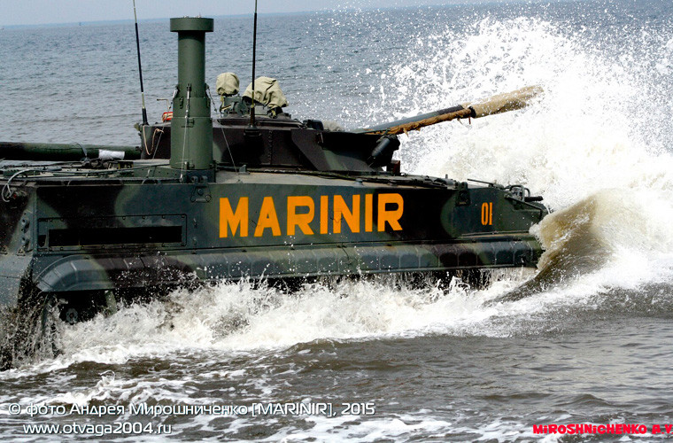 Chiếc xe được trang bị động cơ đẩy waterjet cho phép di chuyển trên mặt nước với tốc độ đến 10km/h. BMP-3F có thể đảm bảo hoạt động tác chiến đổ bộ trong vòng 7 giờ. Nguồn ảnh: otvaga2004