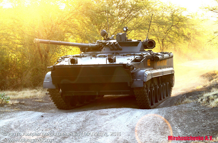 Khả năng cơ động trên bộ của BMP-3F là "khỏi bàn cãi nhiều", với động cơ UTD-29M 500 mã lực, chiếc xe có thể đạt tốc độ tới 72km/h trên đường bằng hoặc 45km/h off-road... Nguồn ảnh: otvaga2004