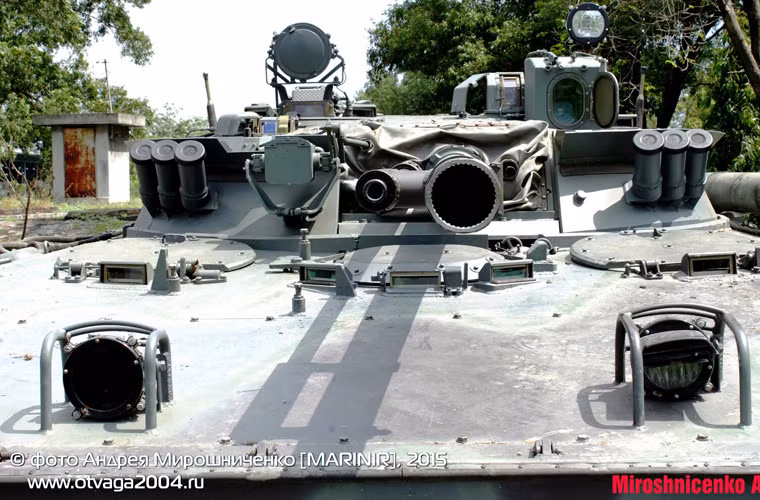 Ngoài khả năng bơi lội cực tốt, BMP-3F sở hữu hỏa lực mạnh mẽ tương đương phiên bản tiêu chuẩn BMP-3M. Đặc biệt, phiên bản này sở hữu hệ thống điều khiển hỏa lực mới. Nguồn ảnh: otvaga2004