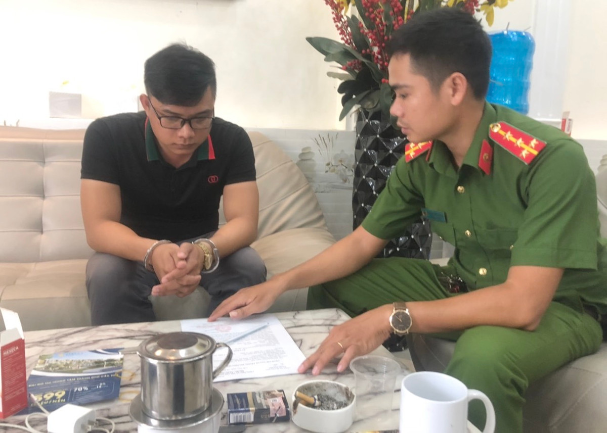 Nu giam doc lua dao chiem doat 20 ty dong