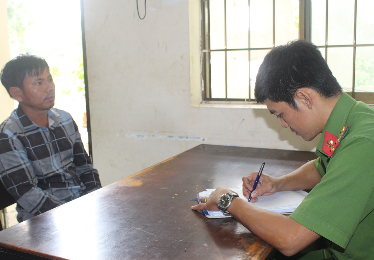 Nhậu xỉn vào cầm dao giết vợ và cha vợ Nhau xin vao cam dao giet vo va cha vo