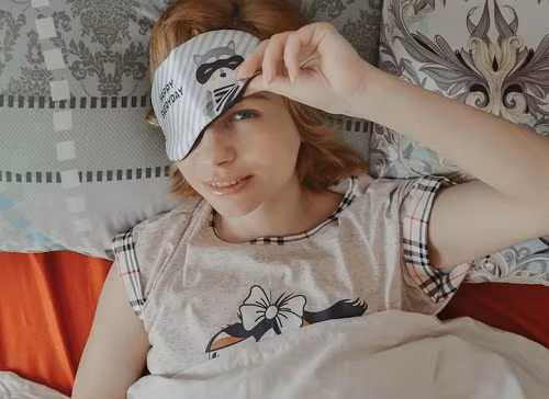 Đồ ngủ. Đồ ngủ chỉ nên giặt 1 lần 1 tuần hoặc 3-4 lần nếu khi ngủ thường đổ mồ hôi. Lưu ý, nếu mặc đồ ngủ cả ngày thì bạn cần giặt chúng thường xuyên hơn.