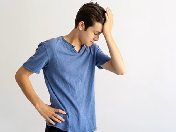 Giat minh hanh dong “tieu hao duong khi” quy ong, doc ngang thuoc la-Hinh-2