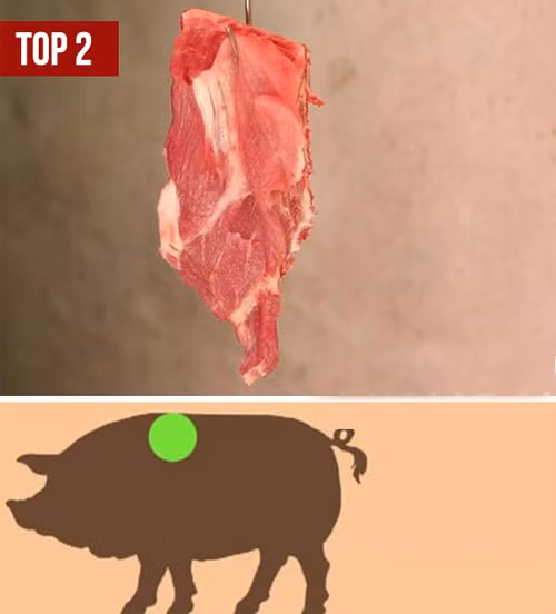 2. Thịt nạc thăn. Thịt thăn chính là phần thịt lưng heo, nằm dưới cột sống. Mỗi con lợn chỉ có 1 miếng thăn dài, được đánh giá đứng nhất nhì về chất lượng thịt. Ưu điểm nổi bật của phần thịt thăn là thịt độ nạc cao, thớ nhỏ, thịt mềm, khô ráo. Thịt thăn thích hợp để chế biến món xào, luộc, hấp, ninh nhừ, băm nhỏ nấu canh... (Ảnh: Soha)