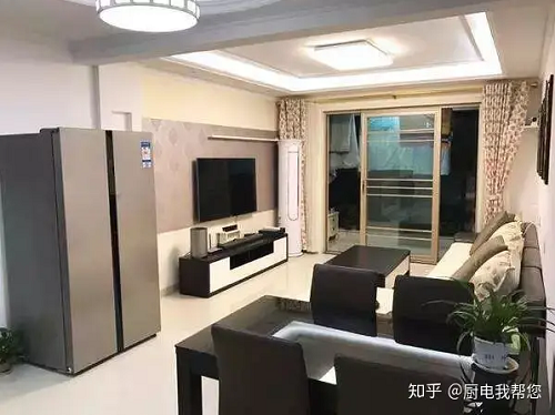 Tốt nhất, nên chừa hai bên 5-10cm, phía trên 10cm, phía sau 10cm để giúp tủ lạnh tản nhiệt.