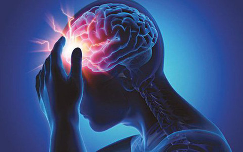 Tình trạng giảm thị lực còn liên quan đến các mạch máu trong não bị tắc nghẽn, thùy chẩm trong mô não bị ảnh hưởng. Ở đó, thùy chẩm là mô xử lý thông tin thị giác trong cơ thể con người. Một khi thùy chẩm hoạt động bất thường sẽ dẫn đến tình trạng giảm thị lực.