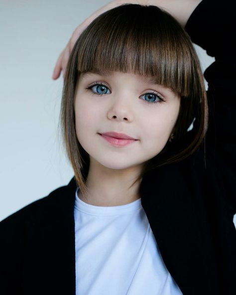 Nhờ cách giáo dục của bố mẹ, Anastasia Knyazeva không bị biến thành “cỗ máy” kiếm tiền, vẫn luôn sống vui vẻ, hồn nhiên đúng lứa tuổi.