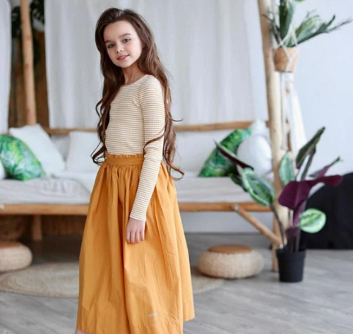 Hiện cha mẹ luôn cố gắng để Anastasia Knyazeva cân bằng giữa công việc người mẫu và học tập. Anastasia rất có năng khiếu trong việc học tiếng Anh, khiêu vũ và có niềm đam mê lớn với ca hát. Tuy vậy, Anastasia Knyazeva muốn trở thành đầu bếp bánh ngọt hoặc bác sĩ thú y khi trưởng thành.