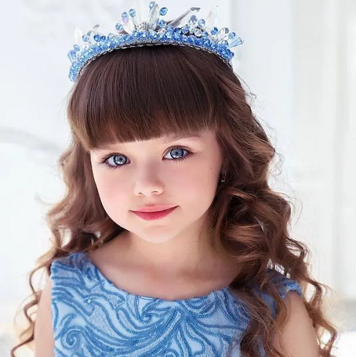 Sở hữu gương mặt xinh đẹp, đôi mắt trong veo có hồn, diễn xuất tự nhiên trước ống kính cùng thần thái không có điểm chê, Anastasiya Knyazeva nhanh chóng trở nên nổi tiếng khắp thế giới.