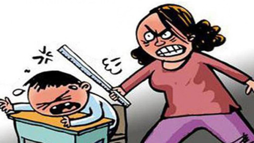 Chuyên gia tâm lý nhấn mạnh, dạy trẻ bằng roi vọt hay mạt sát bằng lời nói chưa bao giờ hiệu quả. Nó chỉ khiến đứa trẻ sợ hãi mà làm hài lòng bố mẹ nhất thời. Thay vì bạo hành thể chất lẫn tinh thần trẻ, bố mẹ nên kiểm soát cơn giận, giải thích lỗi của trẻ, hướng trẻ tới cách hành xử đúng. Trường hợp cần răn đe, bố mẹ có thể áp dụng những cách như úp mặt vào tường, làm việc nhà, cắt tiền tiêu vặt,...