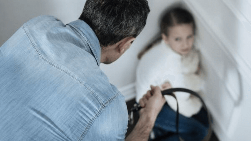 Điều này rất không có lợi cho thể chất lẫn tinh thần trẻ, đặc biệt khi tác động đến những vị trí nguy hiểm ở trẻ dưới đây.