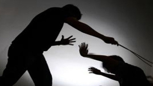 2. Lưng. Trẻ mắc lỗi, giận đến đâu bạn cũng không nên “thượng cẳng chân, hạ cẳng tay” với trẻ, đặc biệt vùng lưng. Lưng có nhiều dây thần kinh phân bố, đồng thời gần với cột sống, tủy sống và các cơ quan nội tạng.