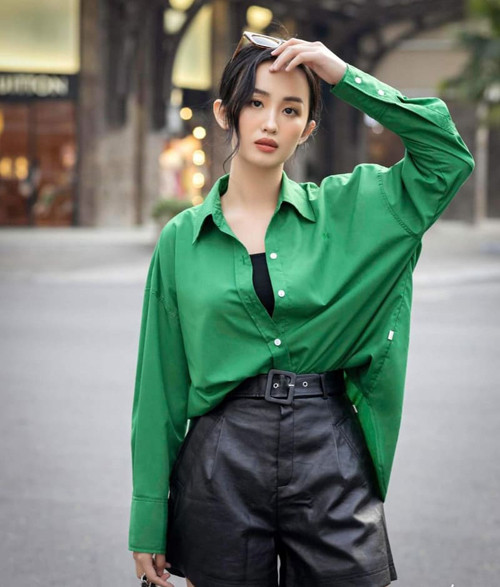 Tuyệt đối không mặc áo oversize và quần ống rộng mà không có điểm nhấn vùng eo bởi cách phối đồ như vậy sẽ khiến bạn trông thấp, luộm thuộm hơn là sành điệu.