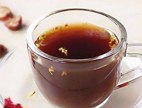 Lá sen có thể kết hợp với táo gai và đường phèn. Trà lá sen táo gai có tác dụng rất tốt trong việc bồi bổ dạ dày và ruột, tan huyết ứ, giải đờm, thúc đẩy khí huyết lưu thông.