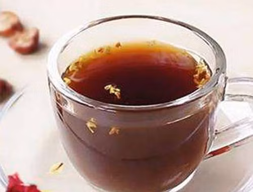 Lá sen có thể kết hợp với táo gai và đường phèn. Trà lá sen táo gai có tác dụng rất tốt trong việc bồi bổ dạ dày và ruột, tan huyết ứ, giải đờm, thúc đẩy khí huyết lưu thông.