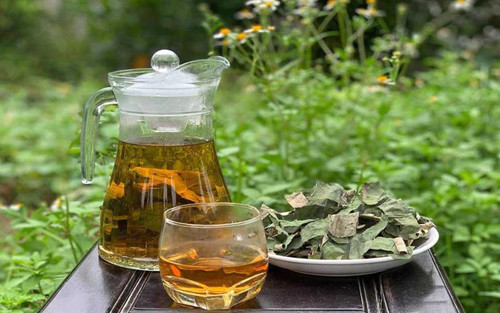 Theo Đông y, lá sen vị đắng, tính mát, có tác dụng chữa say nắng, hạ huyết áp, an thần, nôn ra máu, máu không lưu thông. Lá sen có thể dùng để trị bệnh viêm ruột, chảy máu dạ dày, chảy máu cam, ngăn ngừa xơ vữa động mạch, giảm đau, chống ho, giúp ổn định đường huyết... (Ảnh: Aerobic Exercise, minh họa)