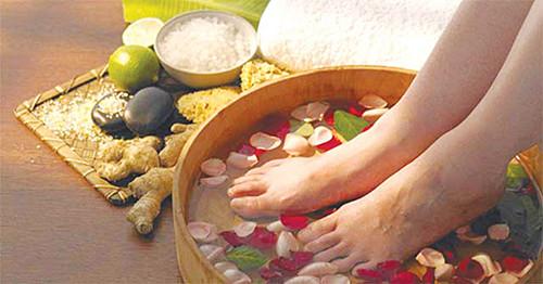 Ngâm chân là cách làm ấm, bồi bổ thận dương, có lợi cho sự tăng trưởng dương khí cơ thể. Không chỉ mùa đông, mùa hè ngâm chân cũng mang lại lợi ích sức khỏe.