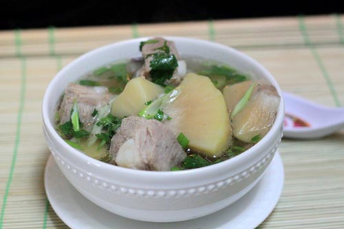 5. Cải thiện sức khỏe sinh sản. Sake chứa lượng lớn omega-3 và 6, có thể cải thiện khả năng sinh sản của nam và nữ. Cụ thể, axit béo omega – 3 cải thiện khả năng vận động của tinh trùng, thúc đẩy quá trình tổng hợp tinh trùng. Omega-3 cải thiện PCOD ở phụ nữ. Chất oxy hóa cũng được công nhận có khả năng ngừa ung thư tuyến tiền liệt và ung thư buồng trứng.