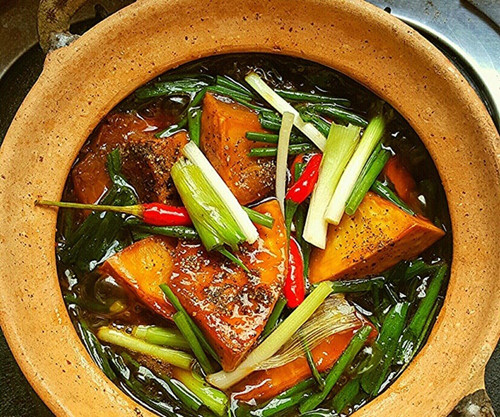 3. Hỗ trợ tiêu hóa. Sake đặc biệt giàu chất xơ. Khi đi vào cơ thể, chất xơ hấp thụ nước trong ruột, làm mềm phân, giúp ngăn ngừa táo bón và khó tiêu. Không những vậy, sake còn cải thiện sức khỏe đường ruột bằng cách nuôi dưỡng vi khuẩn có lợi, ngừa viêm nhiễm bằng cách cải thiện khả năng miễn dịch.