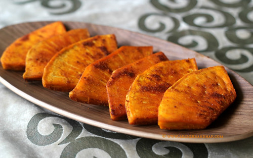 Sake có tên gọi tiếng anh là breadfruit – quả bánh mì. Tên gọi này bắt nguồn từ việc sake khi được nấu chín có bề ngoài giống ổ bánh mì nướng. Sake thuộc họ dâu tằm, bề ngoài đặc sản giống mít, thường được trồng ở các vùng khí hậu nhiệt đới. Phân tích thành phần quả sake, chuyên gia nhận thấy chúng chứa rất nhiều axit amin thiết yếu, vitamin như Vitamin E, C, K, B và khoáng chất như folate, kali cùng lượng lớn chất xơ. (Ảnh minh họa)