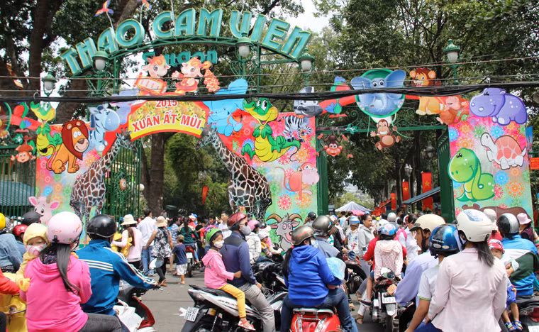 Ngop tho chen lan vao cac khu du lich o TP HCM