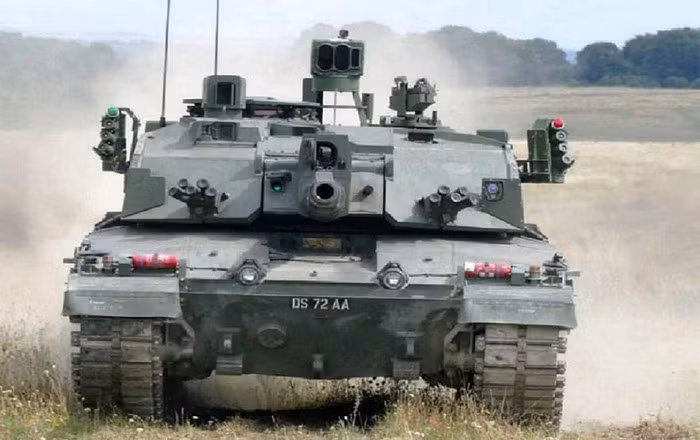 "Chúng ta biết phải thực hiện một số quyết định táo bạo để bảo vệ hợp lý an ninh của Anh và tái cân bằng lợi ích quốc phòng để đối phó với các mối đe dọa mới", nguồn tin chính phủ Anh cho biết.