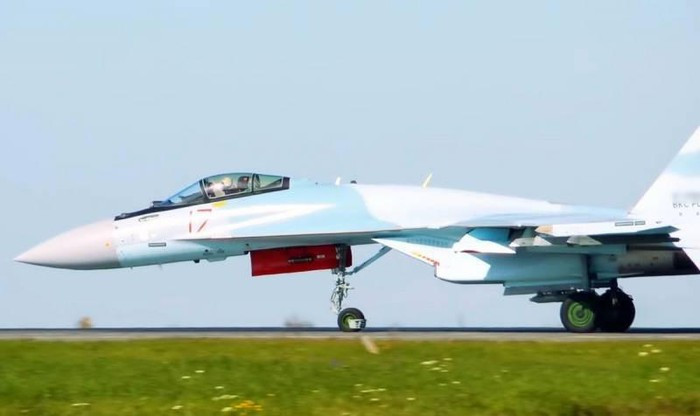 Su-35 cũng được xem là sự kế thừa tự nhiên của Su-27SK trong không quân Ethiopia, các đặc điểm thiết kế chung của loại máy bay này sẽ giúp quá trình chuyển đổi sang một loại chiến đấu cơ mới diễn ra đặc biệt suôn sẻ - từ đào tạo phi công đến cơ sở hạ tầng đảm bảo kỹ thuật.