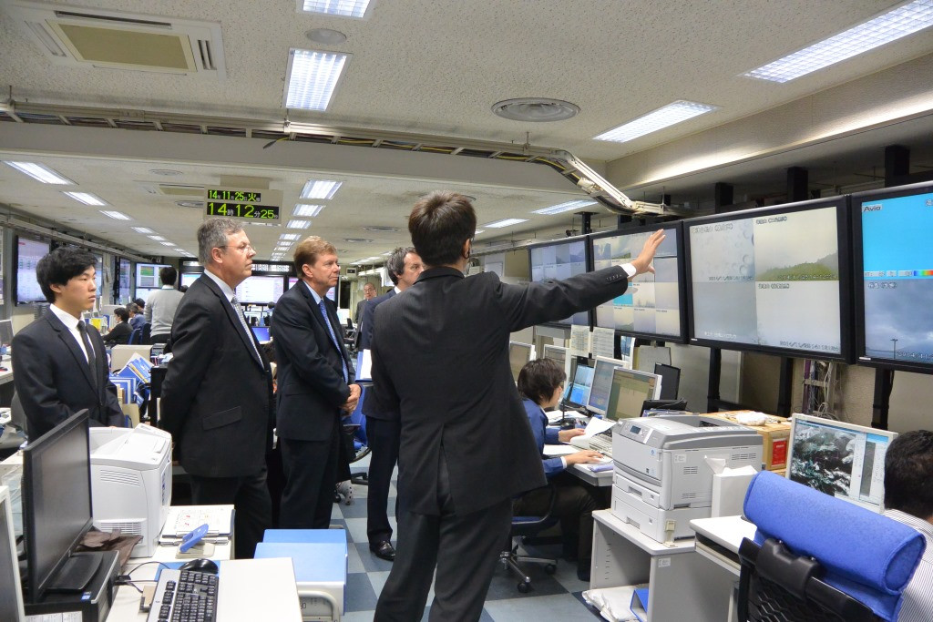 Cũng có những trường hợp mà cảnh báo có thể không hoàn toàn chính xác về mức độ nghiêm trọng của động đất. Dẫu vậy, ưu điểm vượt trội của hệ thống này vẫn là khả năng giảm thiểu thiệt hại đáng kể, cả về con người và tài sản. Ảnh: JMA