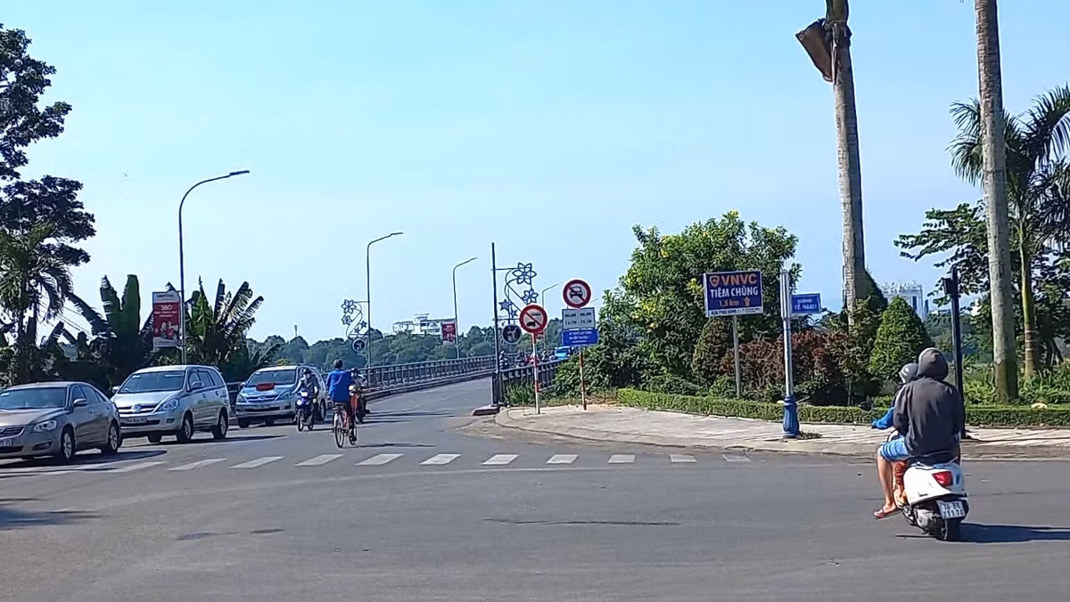 Loạt biển báo VNVC tiêm chủng "mọc" bất thường tại Quảng Ngãi - Hình 3 Loat bien bao VNVC tiem chung