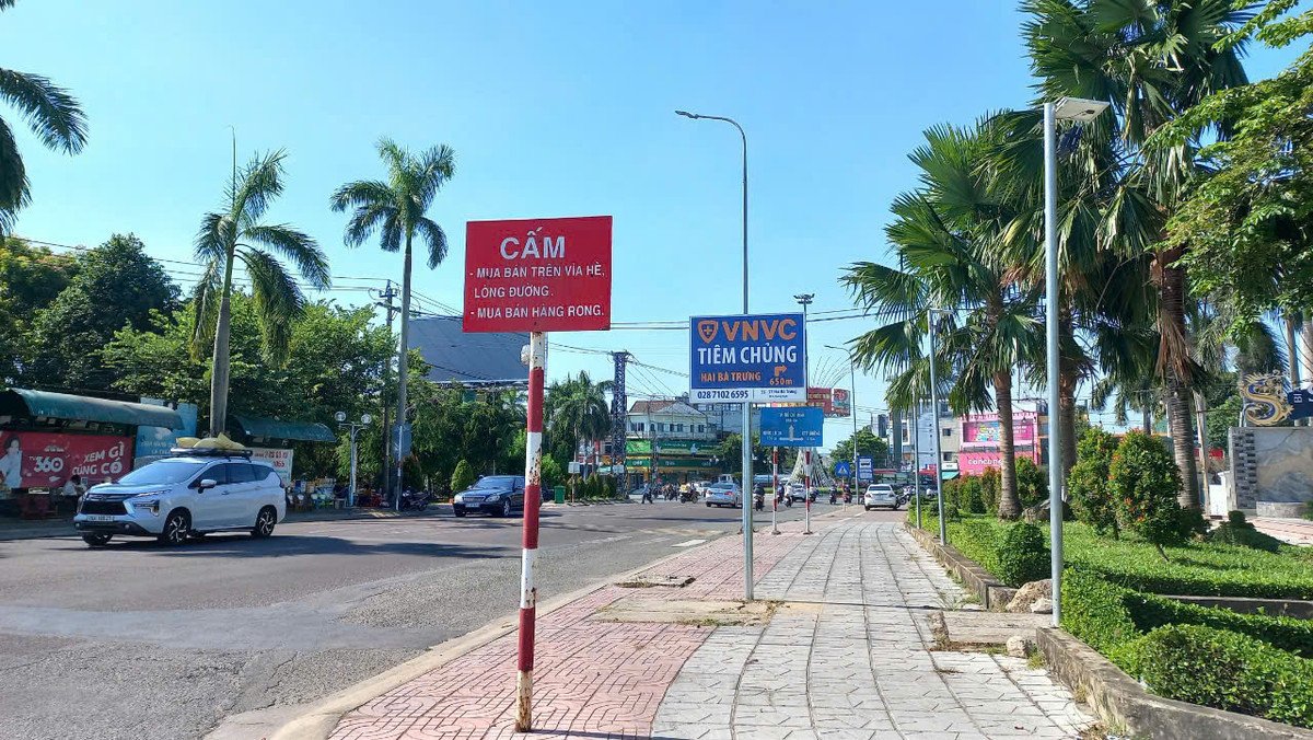 Loạt biển báo VNVC tiêm chủng "mọc" bất thường tại Quảng Ngãi Loat bien bao VNVC tiem chung