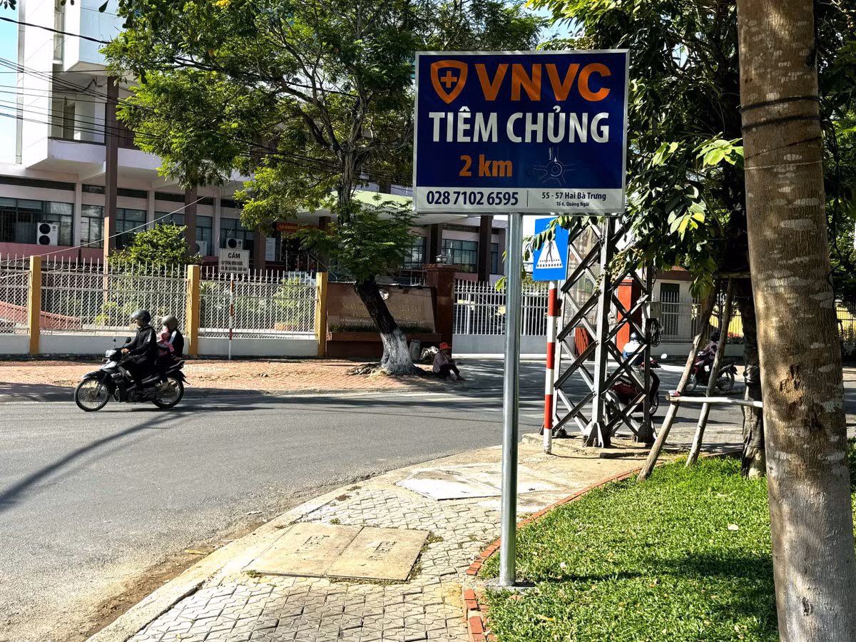 Loạt biển báo VNVC tiêm chủng "mọc" bất thường tại Quảng Ngãi - Hình 2 Loat bien bao VNVC tiem chung