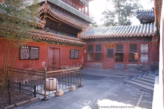 Các cổ vật trong giếng được cho là không còn giữ được hiện trạng ban đầu do nhiều năm bị chôn vùi. Chưa kể người ta còn cho rằng giếng trong cung được liên kết với nhau tạo thành một bể ngầm dưới lòng đất chứ không đơn thuần là có đáy như bình thường. Ảnh CNRP