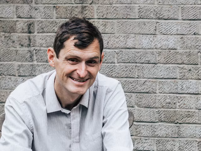 Tác giả chính của nghiên cứu Martin Smith , phó giáo sư ngành cổ sinh vật học tại Đại học Durham ở Anh, cho biết: "Ấu trùng rất nhỏ và mỏng manh, những tưởng sẽ không bao giờ có cơ hội tìm thấy hóa thạch của nó". Ảnh Smith Lab. 