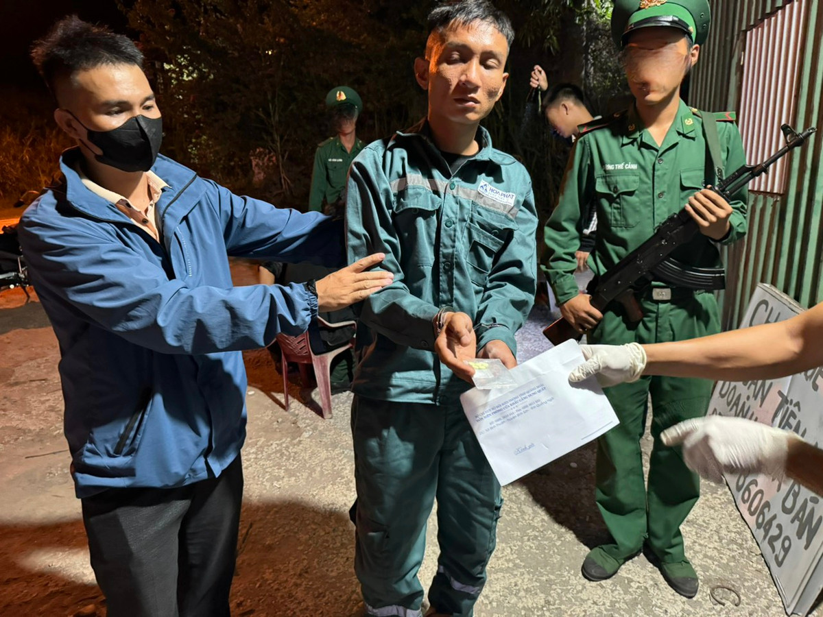 Lên facebook mua ma túy rồi đem bán tại Khu kinh tế Dung Quất Len facebook mua ma tuy roi dem ban tai Khu kinh te Dung Quat