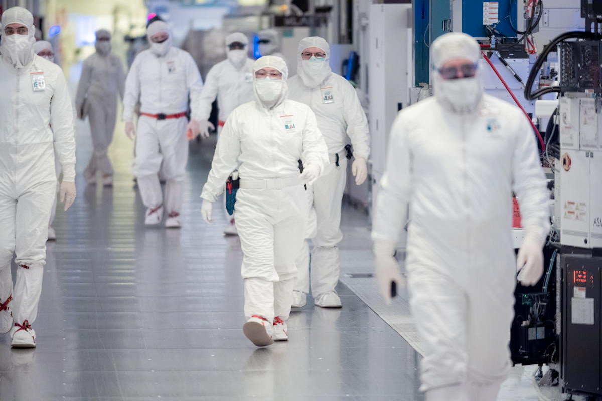 Khủng hoảng bủa vây khiến cổ phiếu Intel giảm kỷ lục trong 50 năm Khung hoang bua vay khien co phieu Intel giam ky luc trong 50 nam