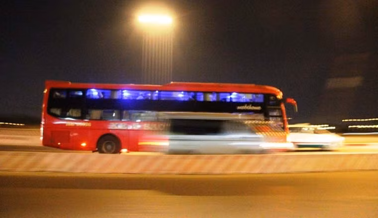 Hành khách được xem như "thượng đế" khi sử dụng những xe chất lượng cao được trang bị giường nằm, chăn màn, giải trí, truy cập wifi và phục vụ ăn uống suốt hành trình.