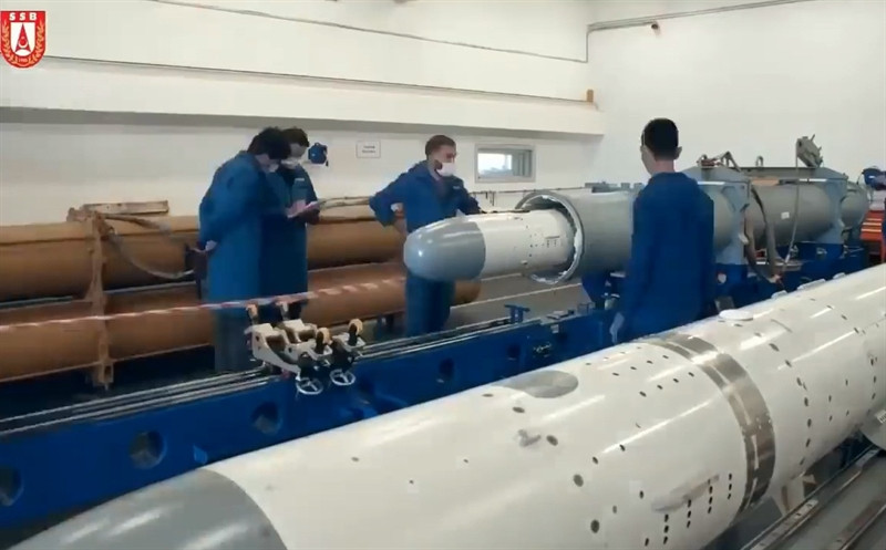 Được biết, Atmaca là loại tên lửa chống hạm đầu tiên được Thổ Nhĩ Kỳ tự sản xuất. Nó có thể lướt qua các con tàu trước khi bắn trúng và phá hủy bất kỳ chiến hạm nào nó ngắm đến. Thoạt nhìn tên lửa Atmaca có nét khá giống tên lửa chống hạm Harpoon hoặc Kh-35 của Nga.