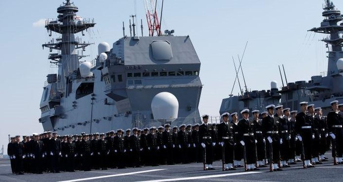 Tàu có chiều dài 248 m, rộng 38 m, mớn nước 7,5 m, lượng choán nước đầy tải 27.000 tấn. Thiết kế của tàu có thể mang theo 28 trực thăng nhưng hiện tại chỉ phân bổ 7 trực thăng chống ngầm và 2 trực thăng cứu hộ.