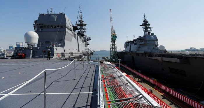 Chiến hạm này còn được thiết kế để trong trường hợp cần huy động sẽ mang theo tối đa 7 chiếc SH-60K và 7 chiếc MCH-101. Hiện Nhật Bản đang có kế hoạch cải tạo loại tàu chiến này để mang theo các tiêm kích tàng hình F-35B.