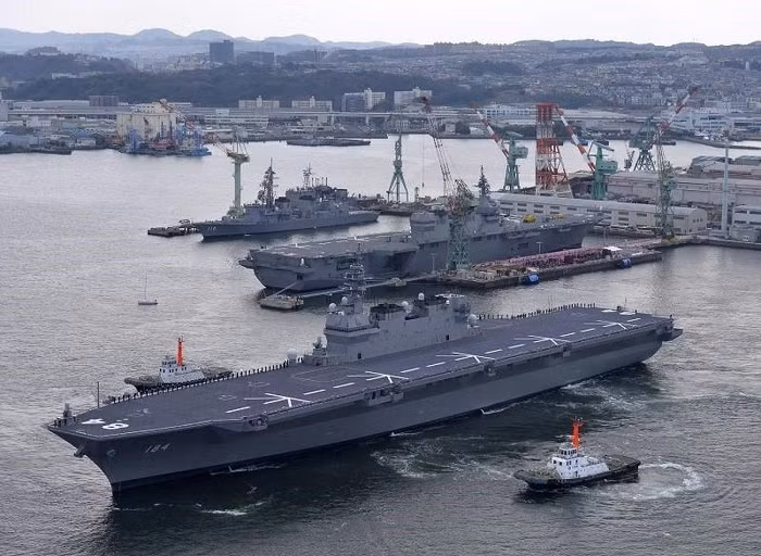 Trung Quốc tuyên bố chủ quyền phi pháp với phần lớn diện tích Biển Đông và bồi đắp phi pháp 7 bãi đá ngầm thuộc quần đảo Trường Sa của Việt Nam thành đảo nhân tạo. Nước này cũng nhiều lần triển khai trái phép máy bay và khí tài quân sự đến các đảo nhân tạo này. Tuy nhiên Bắc Kinh bị cộng đồng quốc tế lên án vì hành vi phi pháp của mình.