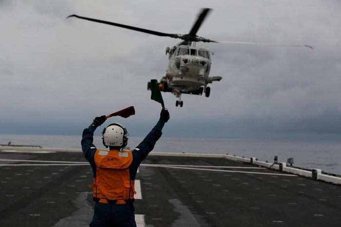 Global Times, tờ báo thuộc People's Daily, cơ quan ngôn luận của đảng Cộng sản Trung Quốc, hôm nay đăng tin về cuộc diễn tập này của các chiến hạm Nhật, cho biết một tàu sân bay trực thăng của Tokyo được phát hiện qua ảnh vệ tinh từ ngày 5-9 trên Biển Đông.