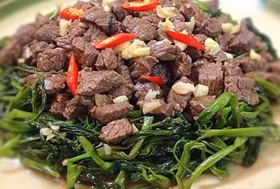 Vi sao an thit trau co the gay ngo doc?