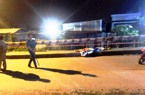 TP HCM: Tom gon nhom sat thu dam chet "con no" tren cau Binh Phu