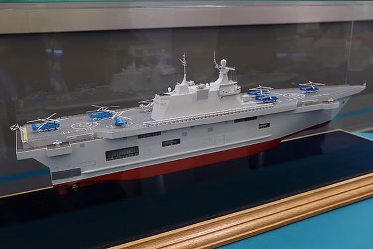 Thứ tư, trở lại với công nghệ trên tàu UDC, điều đáng nhớ là ngày nay Nga không sở hữu trực thăng vận tải, cũng không có máy bay đổ bộ đa năng được sản xuất đặc biệt cho tàu.