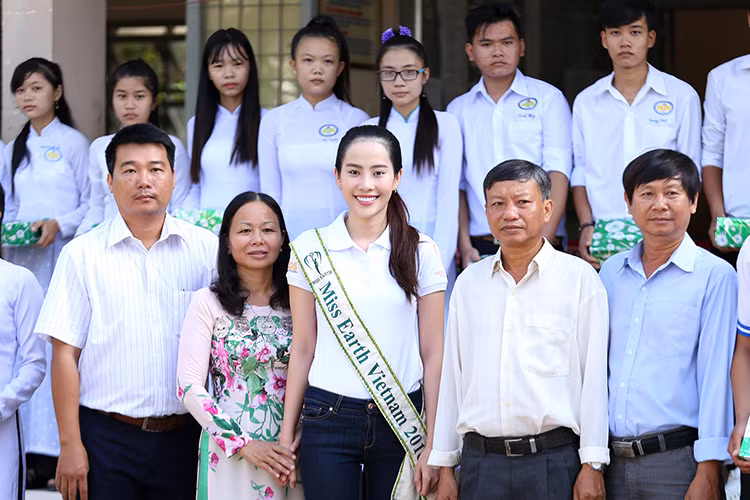 Hoa khoi Nam Em rang ngoi ve tham truong cu-Hinh-2