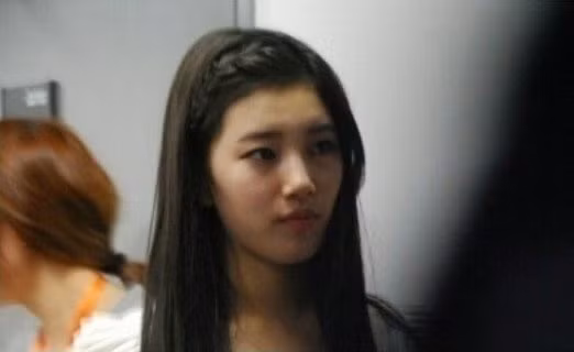 Mới đây, một bài viết được đăng lên mạng xã hội "tố" Suzy phẫu thuật thẩm mỹ khiến cư dân mạng sôi sục.