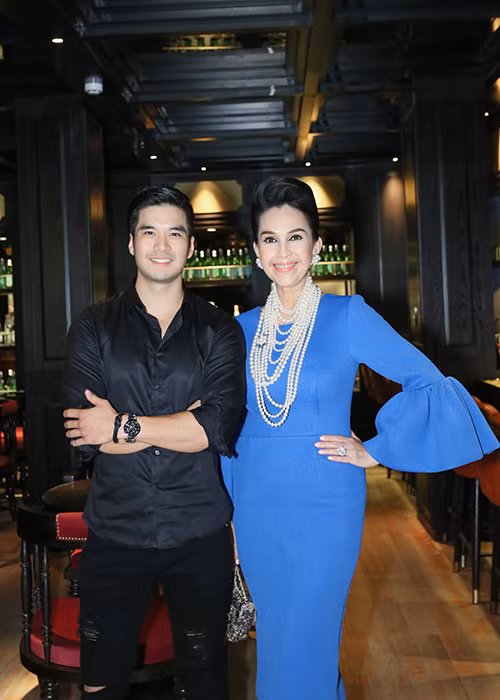 Nam diễn viên Thiên Nguyễn lịch lãm với áo sơ mi.