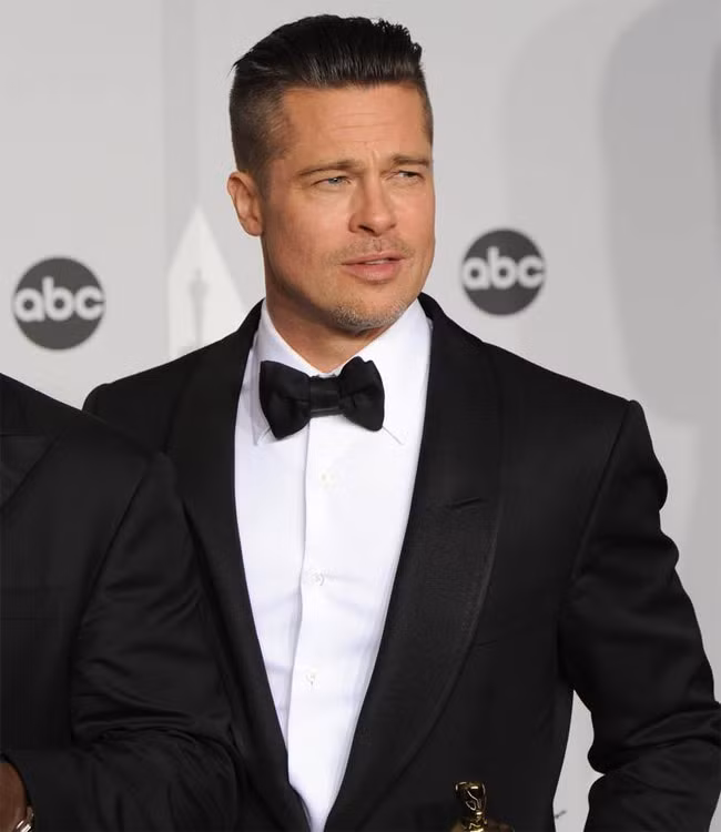 Brad Pitt có niềm đam mê mãnh liệt với kiến trúc và sưu tập rất nhiều đồ điêu khắc bằng kim loại.