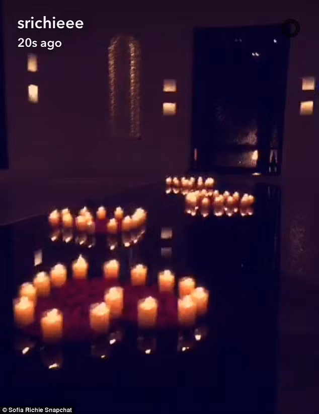 Justin Bieber va tinh moi Sofia Richie quan quyt khong roi-Hinh-9